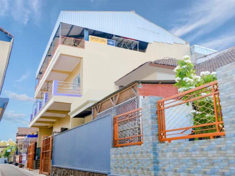 Spot On 1870 Graha Batu Mulia Hotel Exterior photo